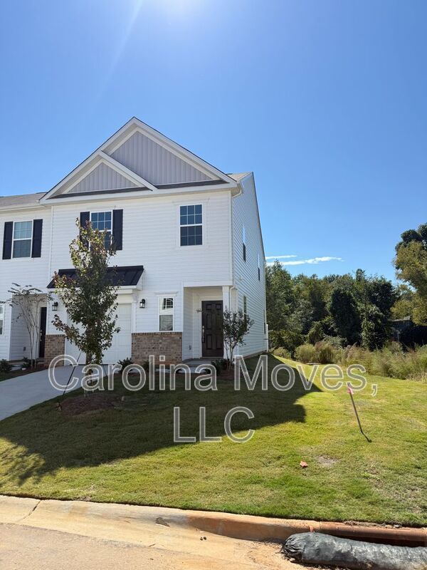 15 Twiggs Ln in Taylors, SC - Building Photo - Building Photo