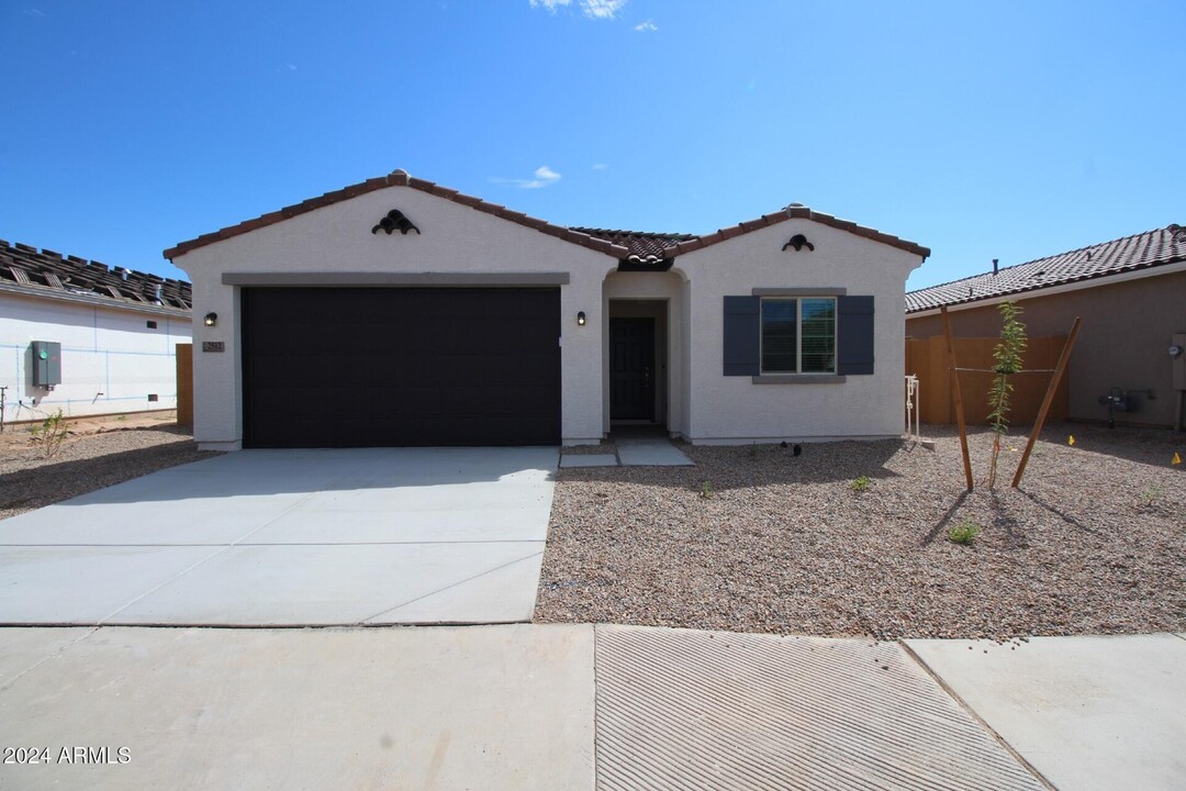 2512 N Coolidge Ave in Casa Grande, AZ - Building Photo