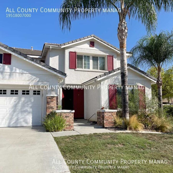 29128 Celestial Dr in Menifee, CA - Building Photo