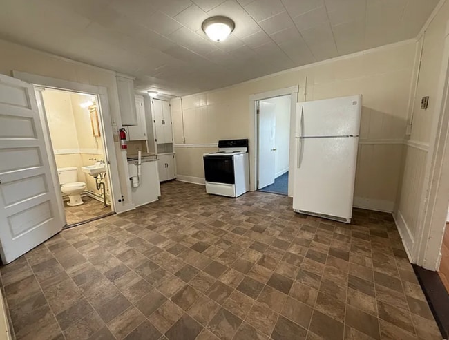 325 Cumberland St in Rumford, ME - Building Photo - Building Photo