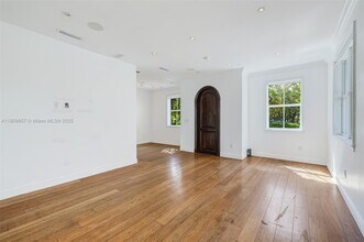 464 Fernwood Rd in Key Biscayne, FL - Building Photo - Building Photo