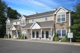 83 Elizabeth St in Farmingdale, NY - Building Photo