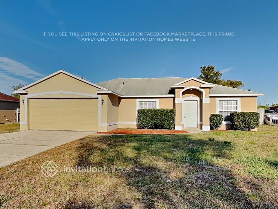 2901 W Huron Dr in Deltona, FL - Building Photo