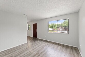 3460 Willowrun Dr, Unit D in Austin, TX - Building Photo - Building Photo