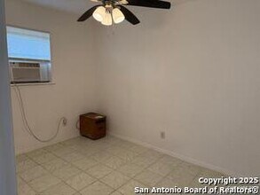 1334 W Lullwood Ave in San Antonio, TX - Building Photo - Building Photo
