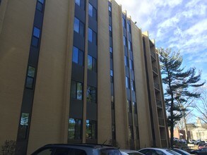 Lakewood, L.L.C. (LWD) in Hamden, CT - Foto de edificio - Building Photo