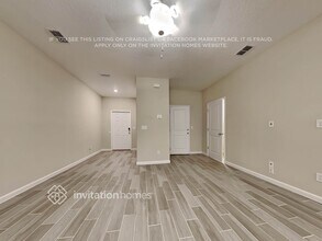 1305 Coastal Mdw Trl in Jacksonville, FL - Foto de edificio - Building Photo