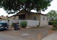 121-A B Apricot St in Oak View, CA - Foto de edificio - Building Photo