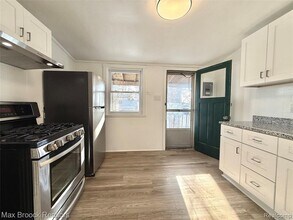 36 E Bernhard Ave in Hazel Park, MI - Building Photo - Building Photo