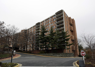 Sutton Towers Condominiums in Washington, DC - Building Photo - Building Photo