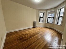 1173 Commonwealth Ave, Unit 33 in Boston, MA - Building Photo