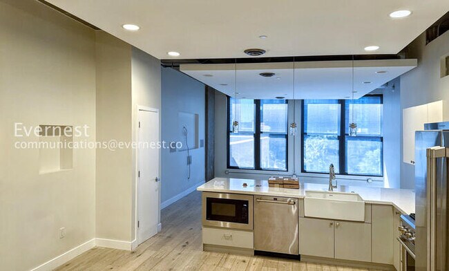 21 E 6th St in Tempe, AZ - Foto de edificio - Building Photo