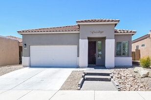 322 E Calle Cano in Green Valley, AZ - Building Photo