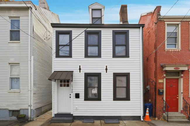 property at 1720 Fox Wy