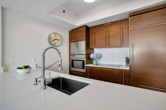 450 Alton Rd, Unit #2110 in Miami Beach, FL - Foto de edificio - Building Photo