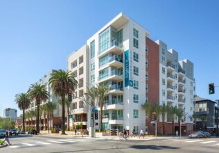Sawyer in Los Angeles, CA - Foto de edificio - Building Photo