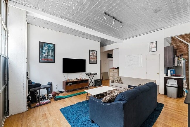220 Sullivan St, Unit 1A in New York, NY - Building Photo - Building Photo