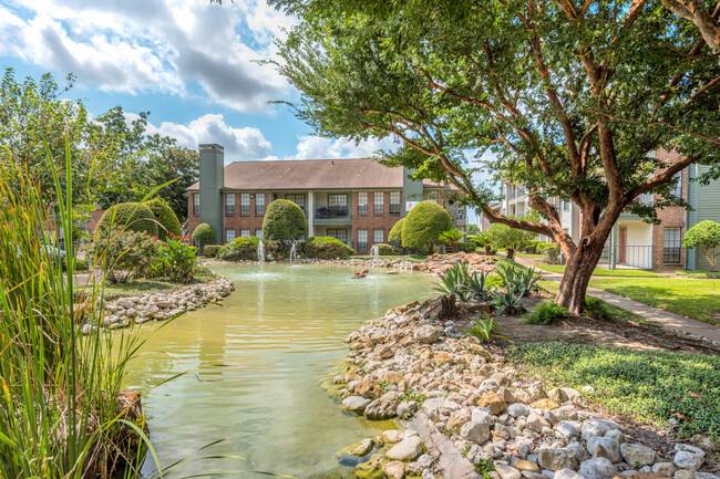 Crystal Falls in Houston, TX - Foto de edificio - Building Photo