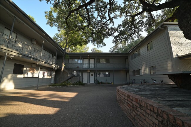 property at 803 W 28th St