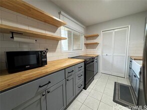 410 Haleloa Pl in Honolulu, HI - Building Photo - Building Photo