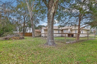 302 S Winfree St in Dayton, TX - Building Photo - Building Photo