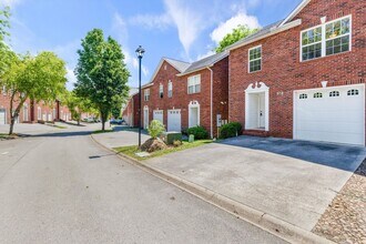 814 Blue Spruce Way in Knoxville, TN - Building Photo - Building Photo