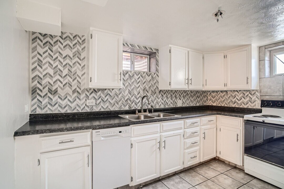 4020 S Bannock St in Englewood, CO - Building Photo