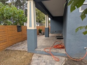 8217 N Brooks St in Tampa, FL - Foto de edificio - Building Photo