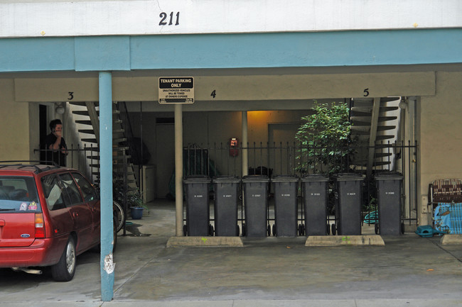 211 Stockton Ave in Capitola, CA - Foto de edificio - Building Photo