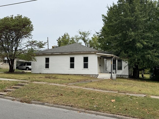 property at 532 W Calhoun St