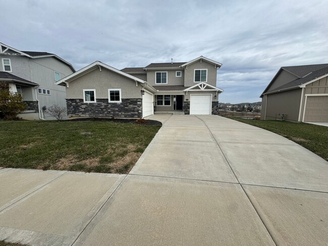 8111 N Sycamore Ave in Kansas City, MO - Building Photo - Building Photo