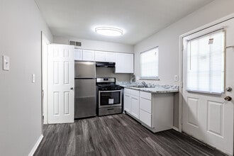 New Castle Apartments in Colonial Heights, VA - Foto de edificio - Interior Photo