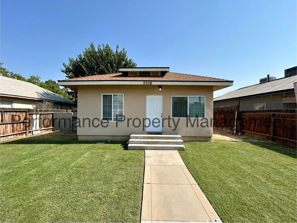 2008 Forrest St in Bakersfield, CA - Building Photo