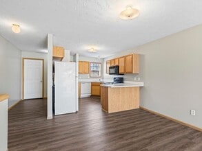 6901 N Steamboat Dr in Lincoln, NE - Building Photo - Building Photo