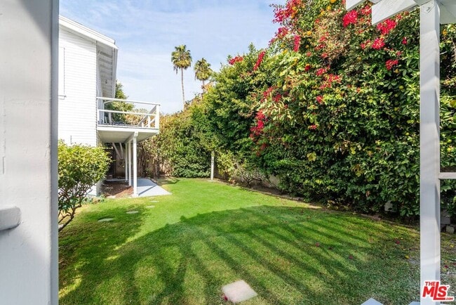 8655 Clifton Wy in Beverly Hills, CA - Building Photo - Building Photo