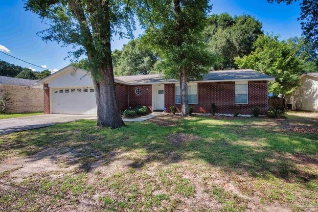 5499 Chantilly Cir in Milton, FL - Building Photo - Building Photo