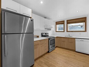 3180 St Catherine St E in Montréal, QC - Building Photo - Building Photo