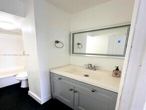 2350 NE 135th St, Unit 401 in North Miami, FL - Building Photo - Building Photo