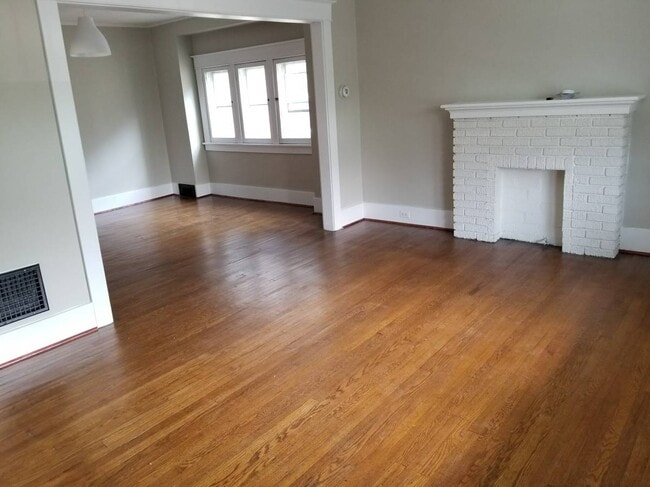 339 Crestwood Ave, Unit Upper