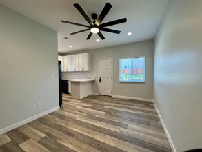 5229 E Falls View Dr in San Diego, CA - Building Photo - Building Photo