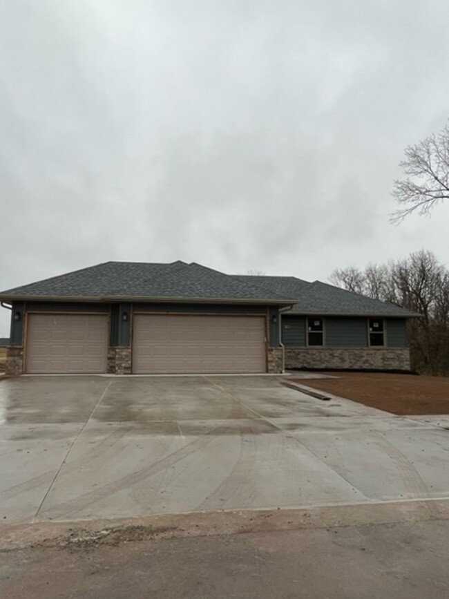 property at 1384 S Mahn Ave