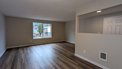 613 NW 9th Ave in Camas, WA - Building Photo - Building Photo