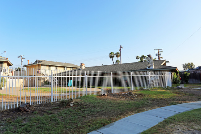 12081-12091 Adrian St in Garden Grove, CA - Building Photo - Building Photo