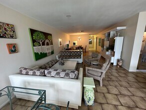 2886 Fernley Dr E-Unit -12 in West Palm Beach, FL - Foto de edificio - Building Photo