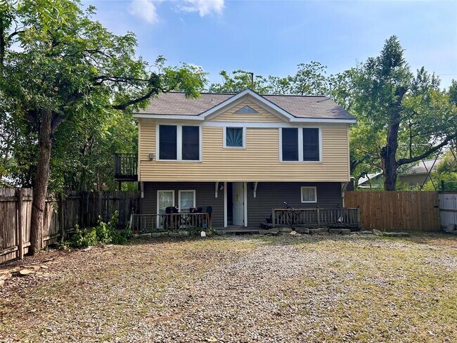 property at 907 E 38th St