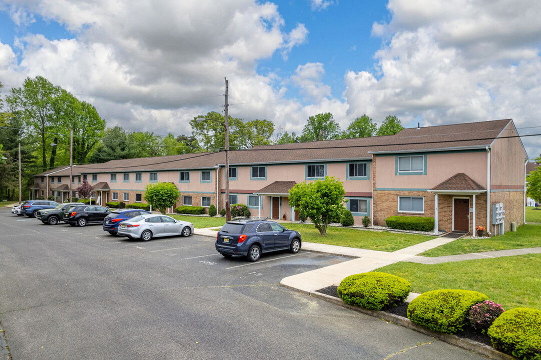 220 Park Ave in Hammonton, NJ - Building Photo