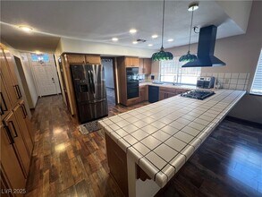 5242 Dickens Dr in Las Vegas, NV - Building Photo - Building Photo