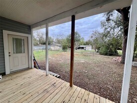 282 11th St in Somerville, TX - Building Photo