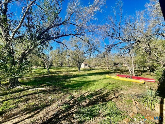 337 Bella Vis Ln in Martindale, TX - Building Photo - Building Photo