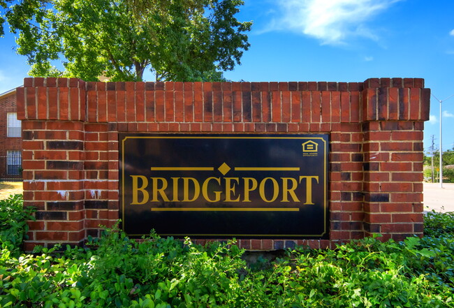 Bridgeport in Dallas, TX - Foto de edificio - Building Photo